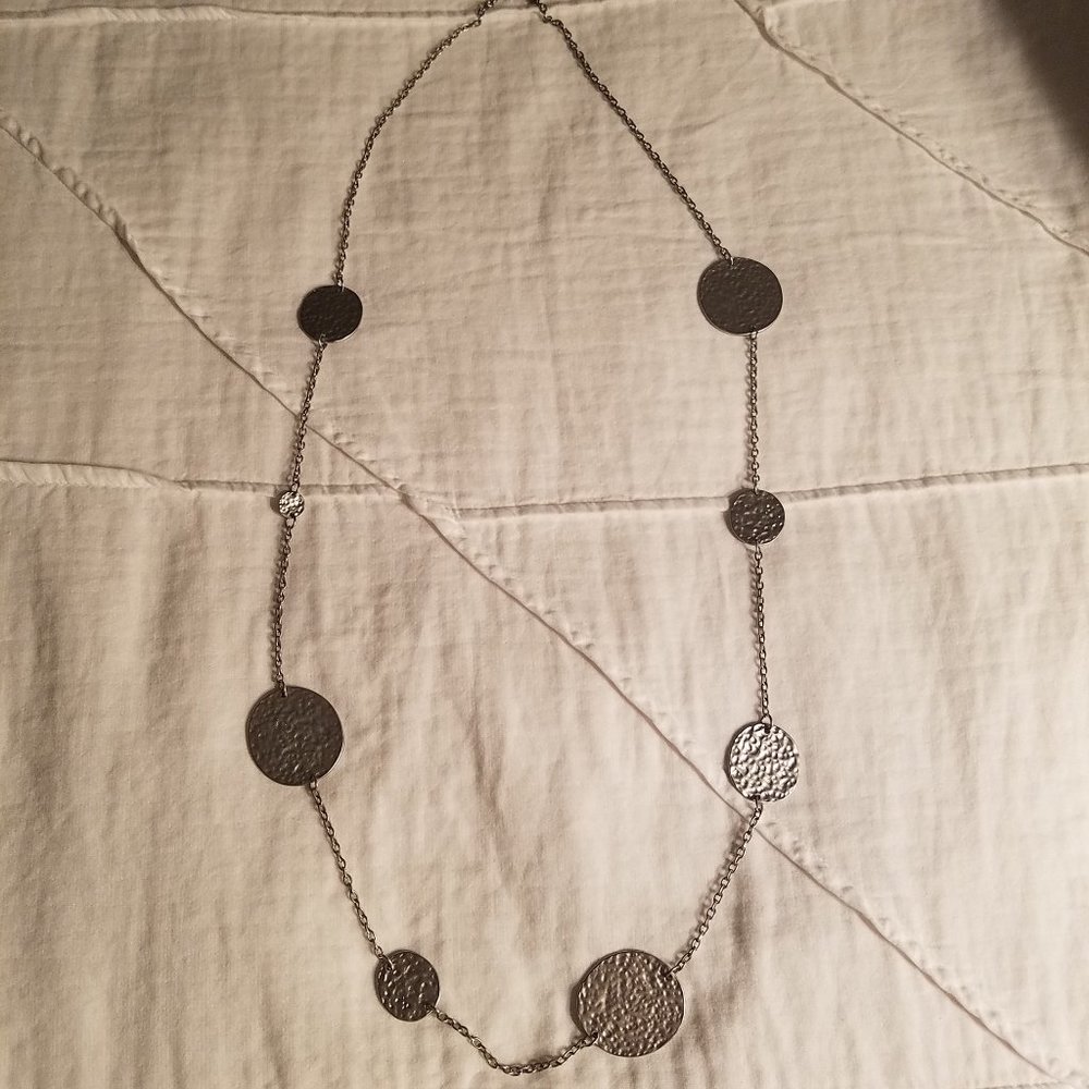 Silver tone necklace with round discs